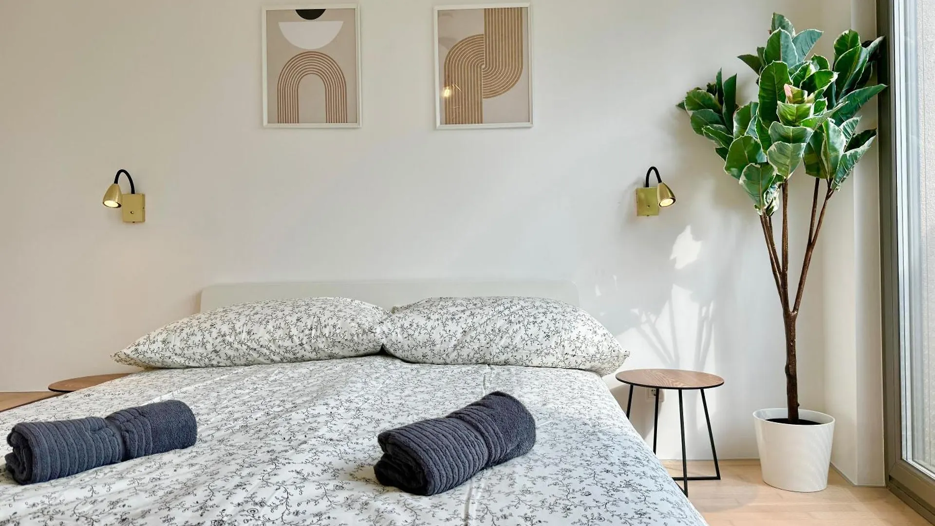 90 M2 Spacious Apartment With Free Parking Wien