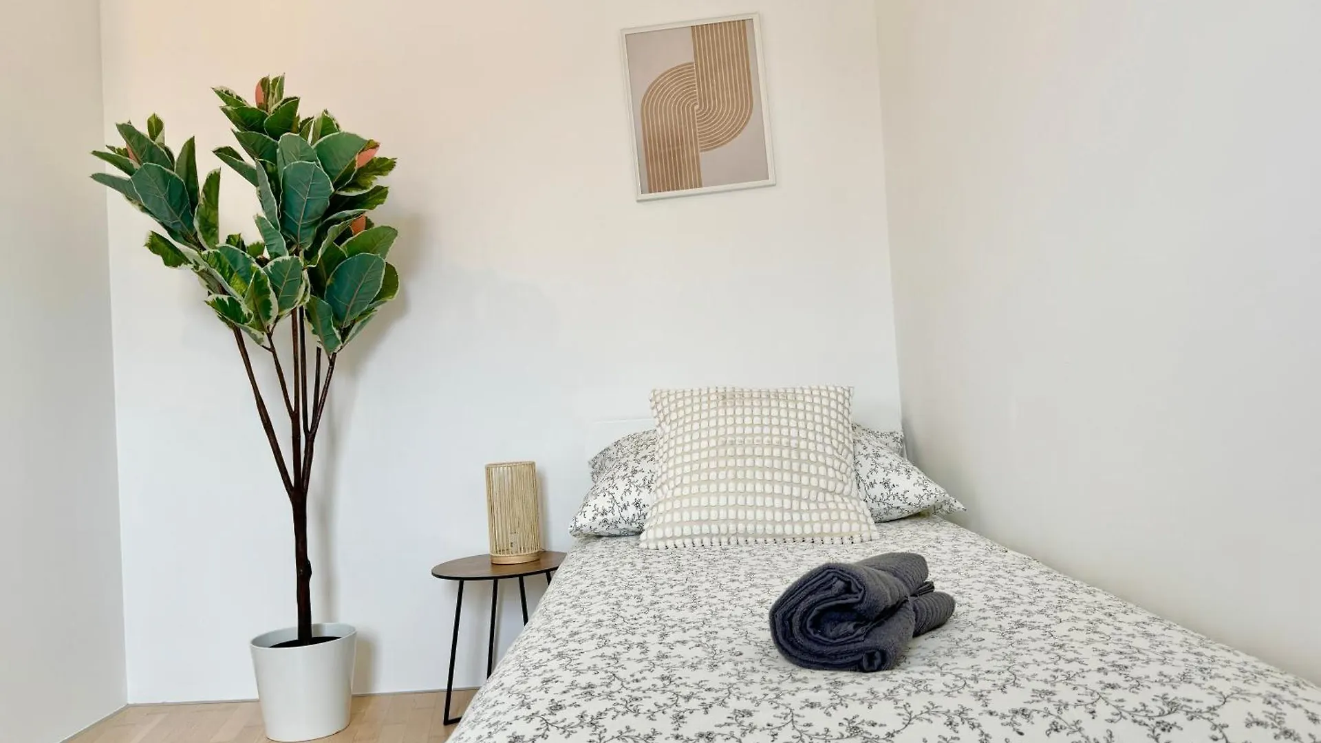 90 M2 Spacious Apartment With Free Parking Wien