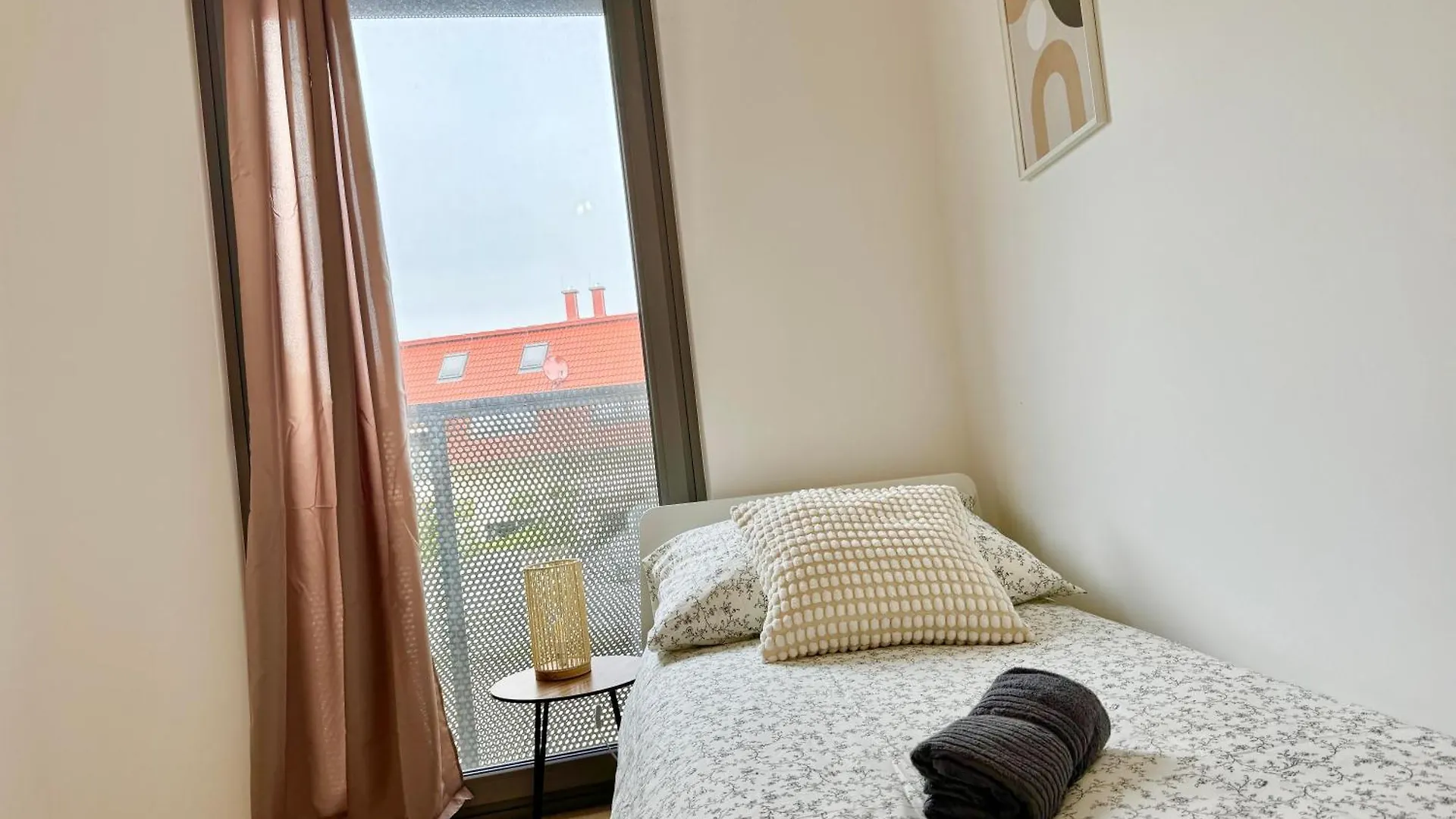 90 M2 Spacious Apartment With Free Parking Wien