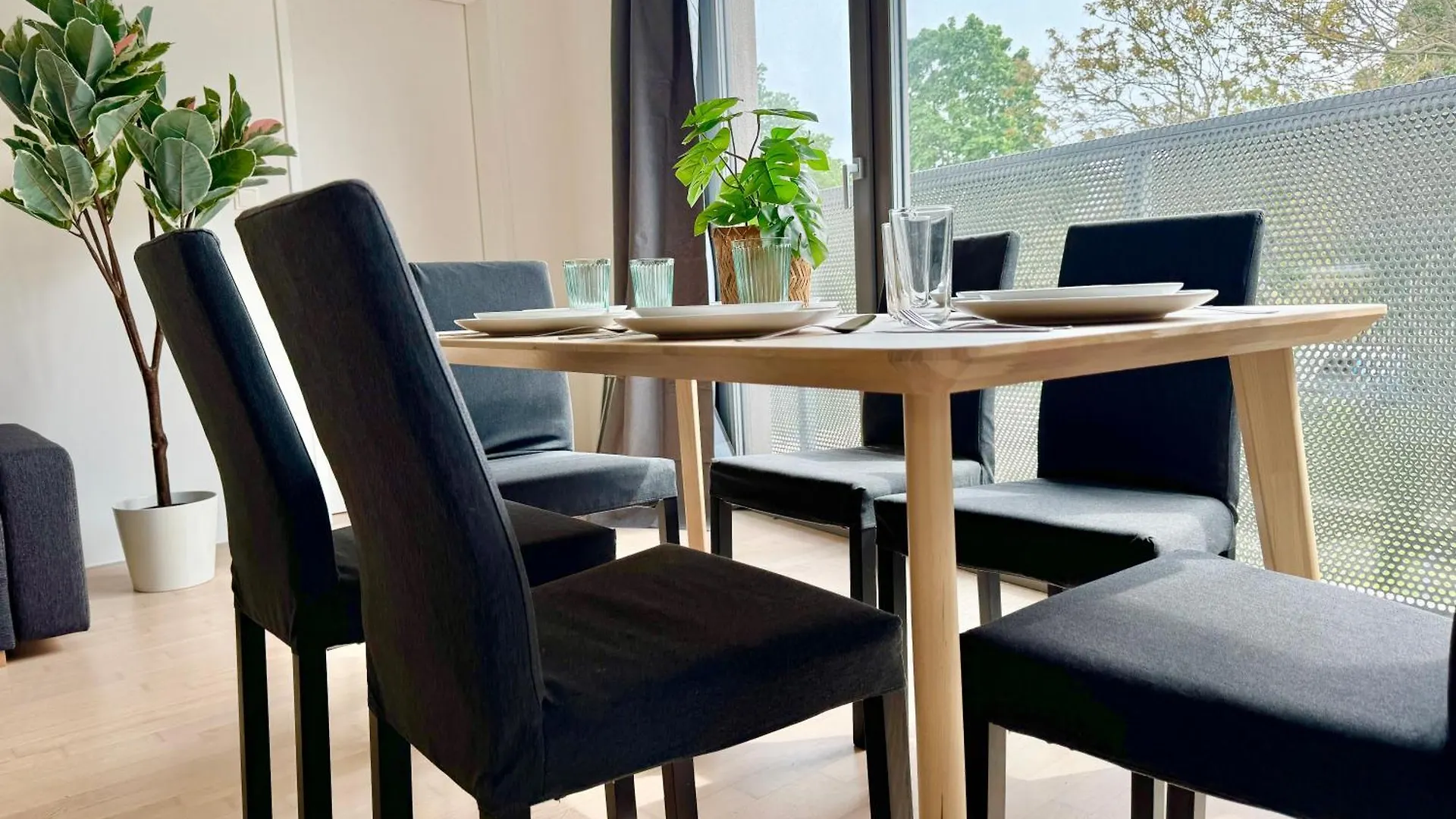90 M2 Spacious Apartment With Free Parking Wien