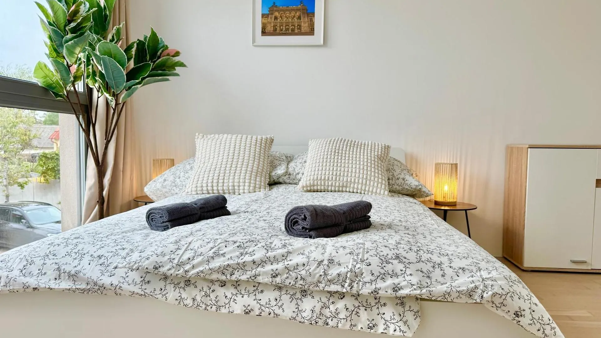 90 M2 Spacious Apartment With Free Parking Wien