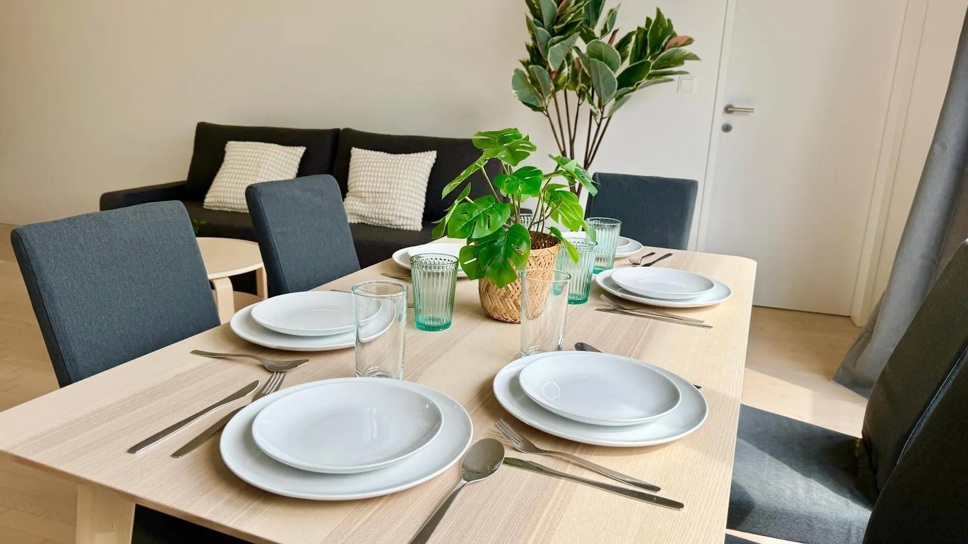 90 M2 Spacious Apartment With Free Parking Wien