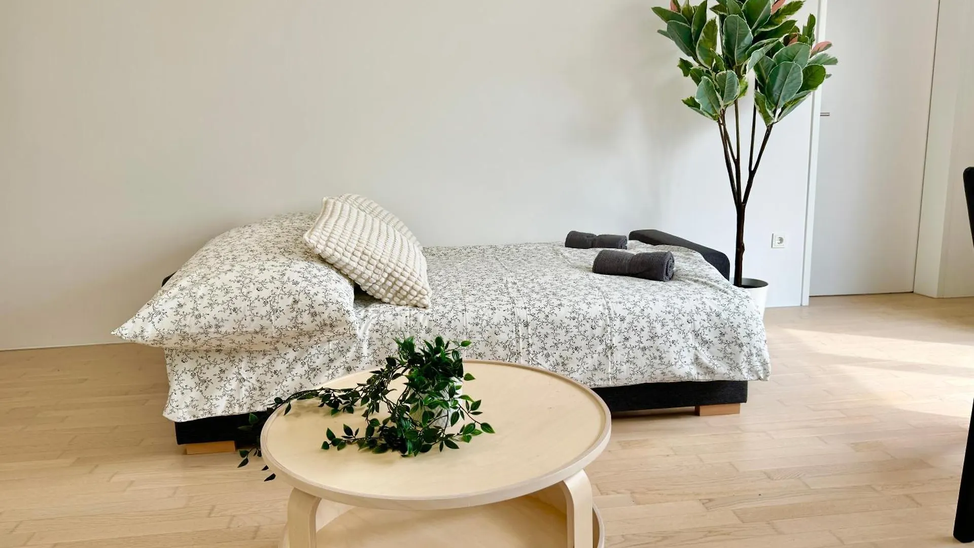 90 M2 Spacious Apartment With Free Parking Vienna