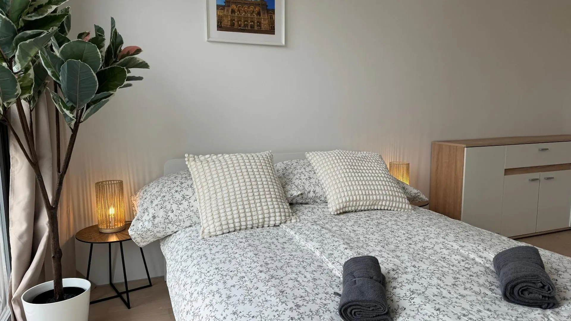 90 M2 Spacious Apartment With Free Parking Vienna Austria